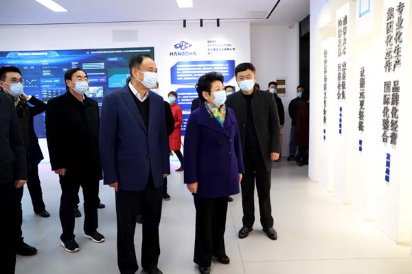 浙江省政協(xié)主席、黨組書記黃莉新一行調(diào)研杭叉集團(tuán)